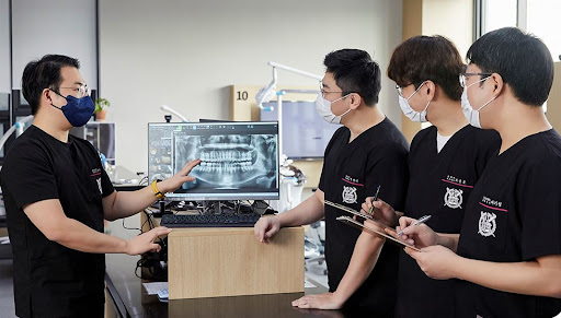 천안 임플란트, 불당본점 서울비디치과의원에서 최신 치과 기술로 자연스러운 미소를 찾아보세요